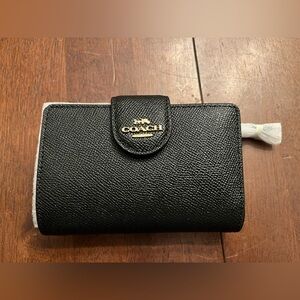 New Coach Medium Corner Zip Wallet